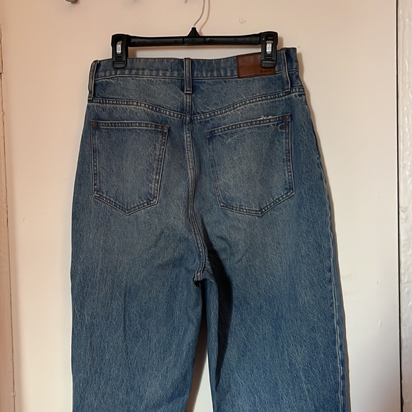 Madewell Baggy Tapered Jeans in light wash - Picture 5 of 9